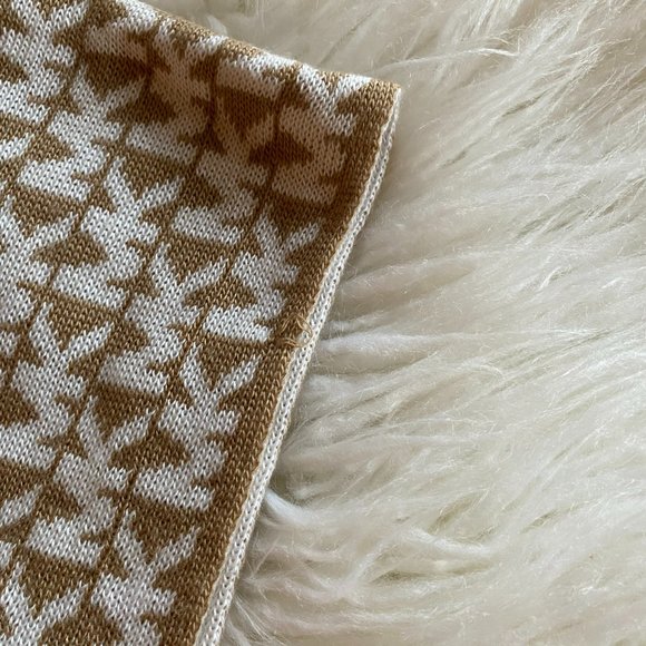 Michael Kors Logo Scarf - Picture 4 of 4